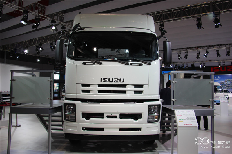 2015上海車展 五十鈴VC46重型牽引車
