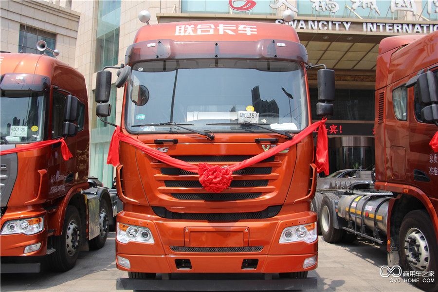 聯(lián)合卡車(chē)V340馬力LNG牽引車(chē)