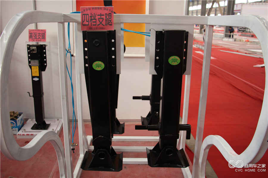 山東賽強機械專利產(chǎn)品 重卡牽引車支腿