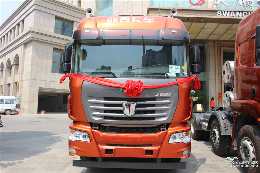 聯(lián)合卡車新U系380馬力6*2牽引車