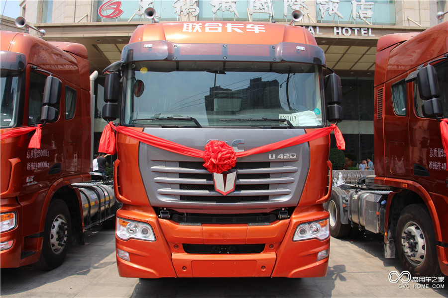聯(lián)合卡車新U系420馬力6*4牽引車