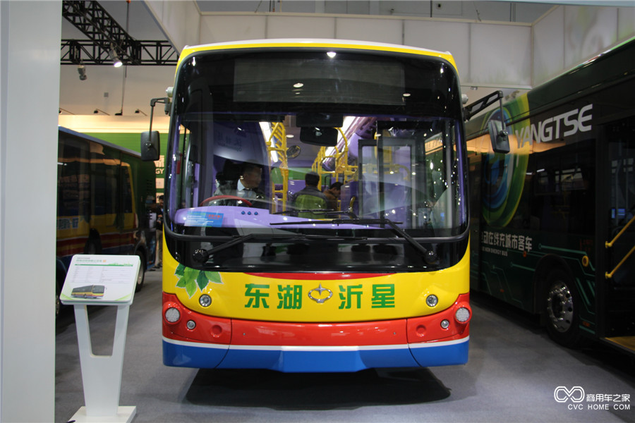 2015節(jié)能與新能源汽車成果展東湖新能源低地板公交車