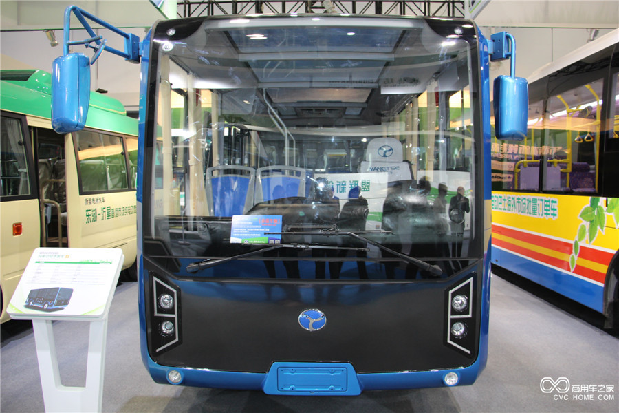 2015節(jié)能與新能源汽車(chē)成果展揚(yáng)子江6.1米城市客車(chē)