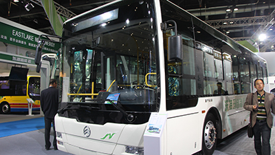 2015節(jié)能與新能源成果展 沃特瑪11米純電動通勤車