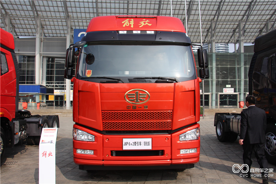2016解放商務(wù)年會展車 J6P 6*2領(lǐng)航版牽引車
