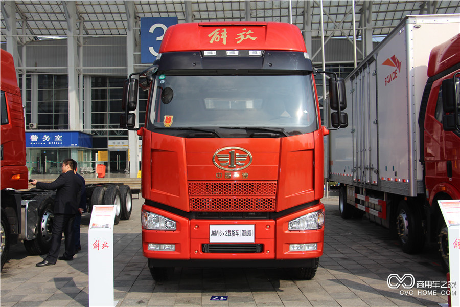 2016解放商務(wù)年會展車 J6M 6*2 領(lǐng)航版載貨車