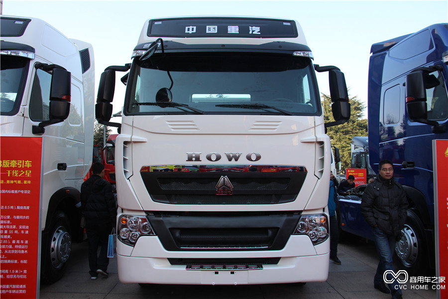 2016中國(guó)重汽商務(wù)年會(huì)展車 豪沃T7H 6*4 13升LNG牽引車