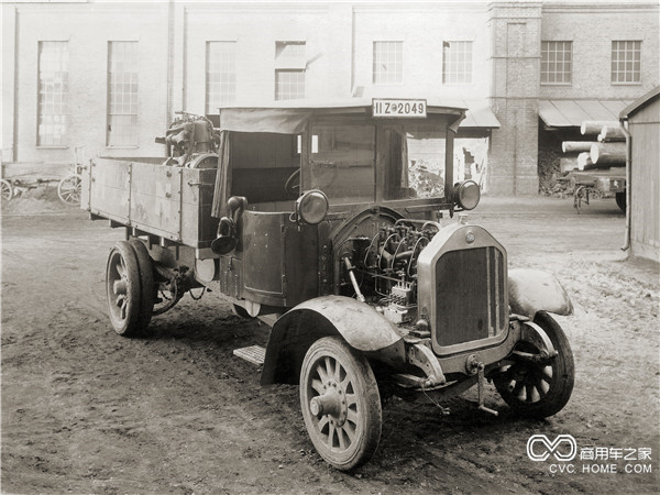 1924年，曼恩第一輛柴油直噴發(fā)動機卡車誕生。.jpg