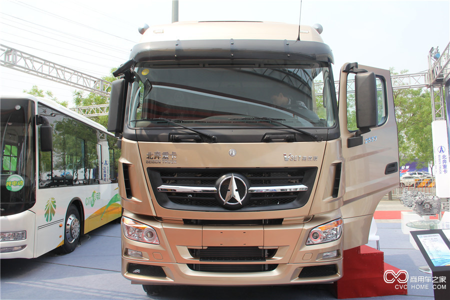 2016北京車(chē)展 北奔重汽E3VT 6*4 530馬力牽引車(chē)