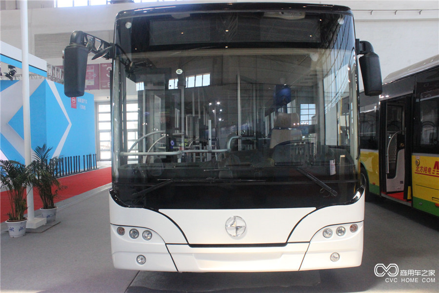 2016北京道路運(yùn)輸展 北方12米LNG城市公交車