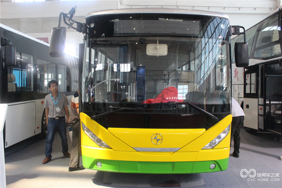 2016北京道路運(yùn)輸展 北方8米純電動(dòng)城市公交車