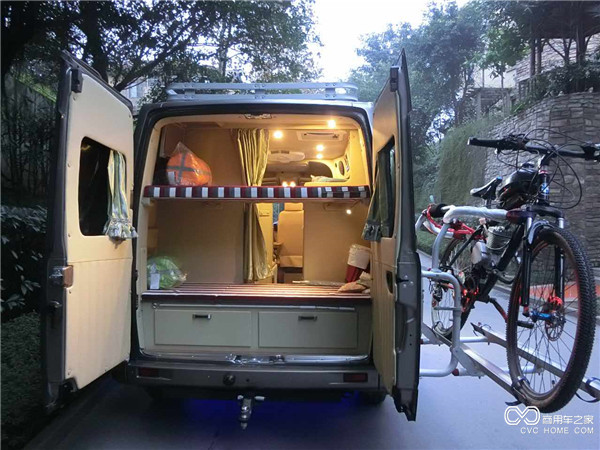 20160729 勾一筆南方山水，潑一丈塞北豪情，大通房車車主羅曉平《探索》如畫人生-內(nèi)飾3.jpg