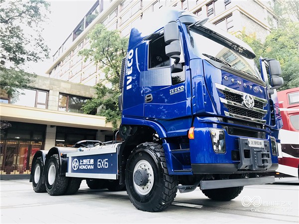 智能網(wǎng)聯(lián)6×6全驅(qū)大件運(yùn)輸車.jpg