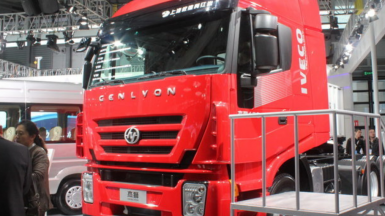 紅巖 杰獅S100重卡 480馬力 6X4 牽引車(紅色版)(CQ4255HXG334)