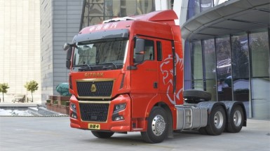 汕德卡C9H 6X4牽引車